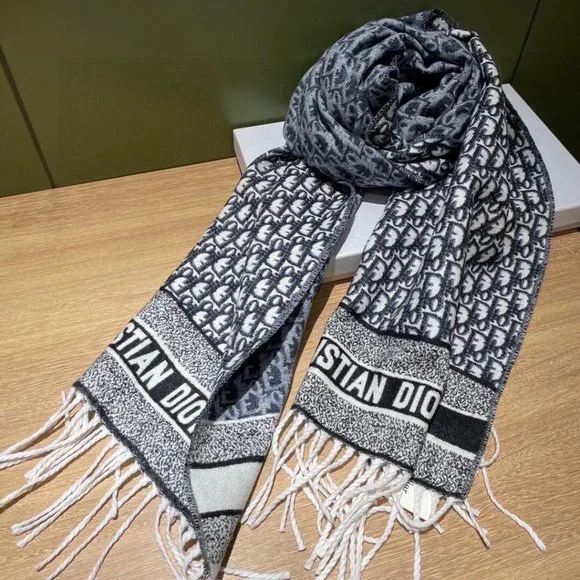 Dior Shawls: The Perfect Accessory for Every Outfit